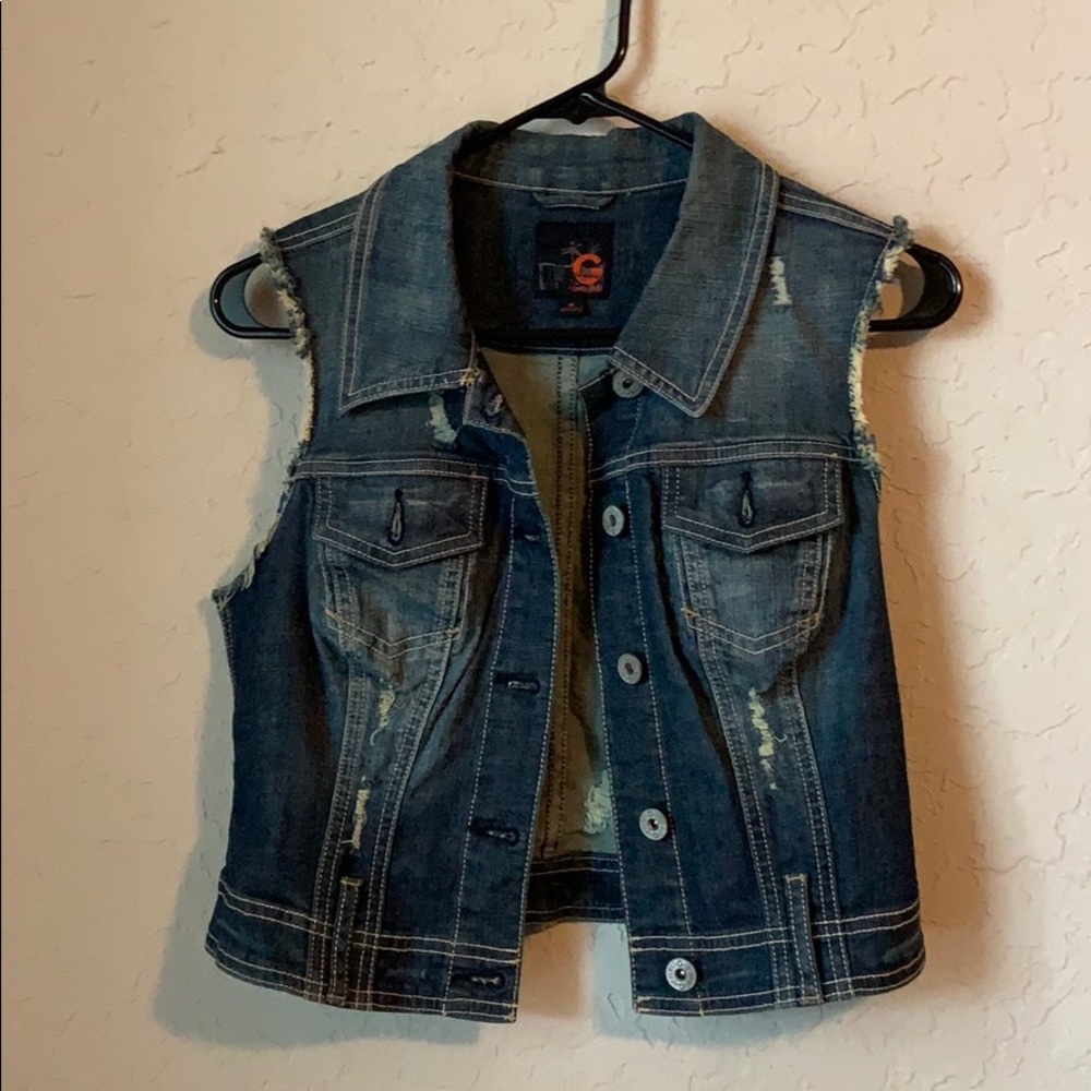 denim vest with ripped style